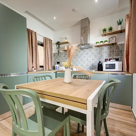 Sunny 2-bedroom Maisonette Near St Pauls Bay And Northern Beaches *