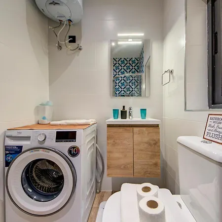 Sunny 2-bedroom Maisonette Near St Pauls Bay And Northern Beaches Apartment