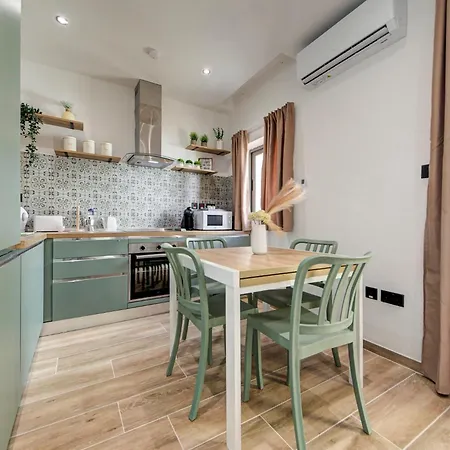 Sunny 2-bedroom Maisonette Near St Pauls Bay And Northern Beaches *