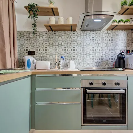 Apartment Sunny 2-bedroom Maisonette Near St Pauls Bay And Northern Beaches