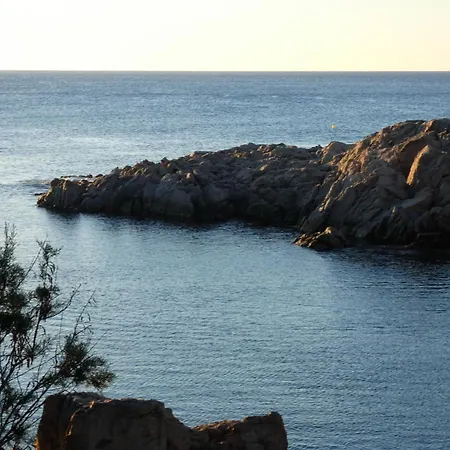 Sunny 2-bedroom Maisonette Near St Pauls Bay And Northern Beaches Apartment